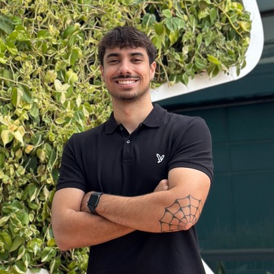 Rafael Souza portrait 1